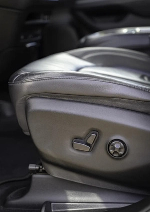 Chrysler Pacifica cena 104700 przebieg: 197000, rok produkcji 2018 z Białystok małe 497